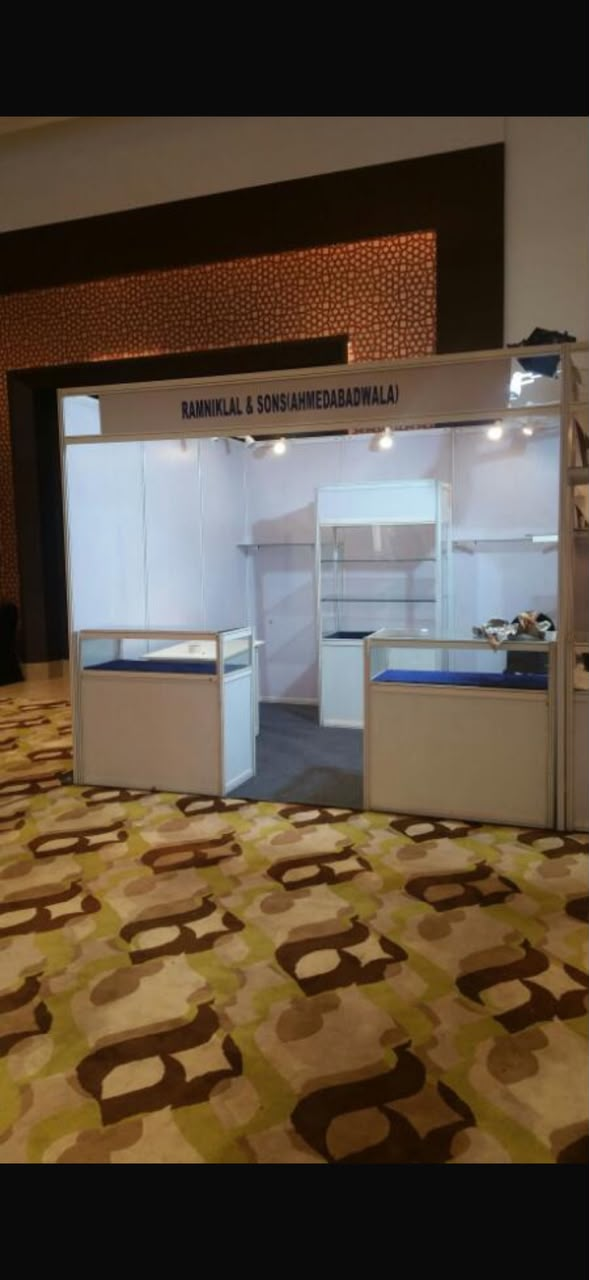Small Showcase & Glass Counter
